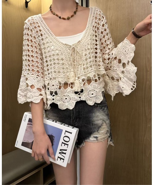 &soiree(アンドソワレ)の「透かし編みレースアップトップス(Tシャツ/カットソー・レディース・アイボリー/ホワイト・X-LARGE/LARGE/MEDIUM/SMALL)」の1枚目の写真