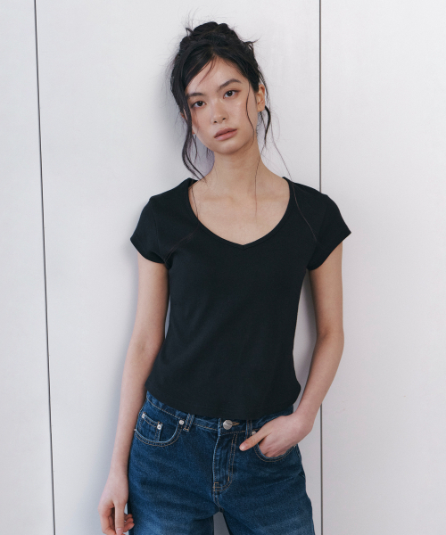 CURETTY(キュリティ)の「C 90S ライン Vネック ハーフスリーブ Tシャツ_ブラック(Tシャツ/カットソー・レディース・ブラック・SMALL)」の6枚目の写真