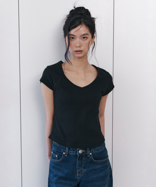 CURETTY(キュリティ)の「C 90S ライン Vネック ハーフスリーブ Tシャツ_ブラック(Tシャツ/カットソー・レディース・ブラック・SMALL)」の7枚目の写真
