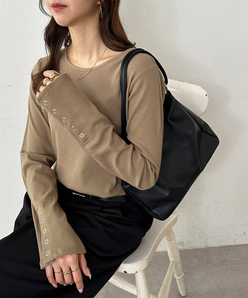 DISCOAT（ディスコート）の「リブ袖口ボタンロングスリーブ《WEB限定カラーあり》（Tシャツ/カットソー・レディース・グレー/ブラック/ライトグレー/ブラウン/ネイビー/レッド/アイボリー/モカ/カーキ・FREE）」の6枚目の写真