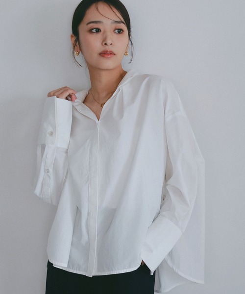 AJUGA.（アジュガ）の「サイドボタン付き スキッパーシャツ【セレモニー/オケージョン】（シャツ/ブラウス・レディース・オフホワイト/ライトブルー/ブラック・FREE）」の4枚目の写真