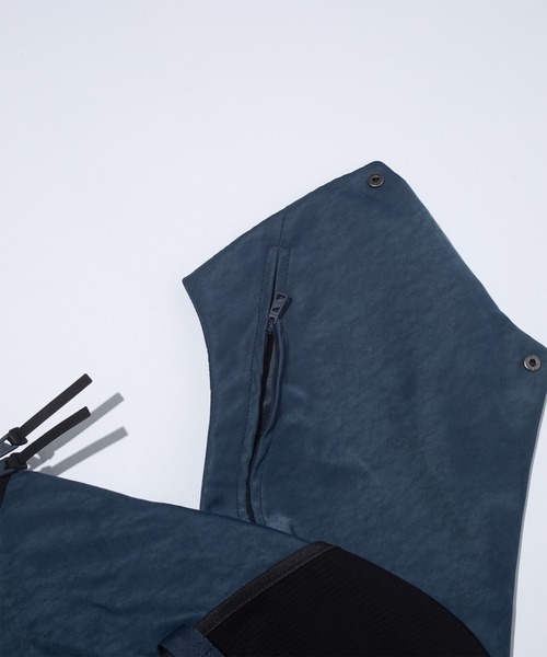 F/CE. （エフシーイー）の「F/CE. TEXTURED TWILL 3 POINTS SLINGER BAG / エフシーイー テクスチャードツイル 3ポイント スリンガーバッグ（ショルダーバッグ・メンズ・ブラック/ネイビー・FREE）」の12枚目の写真