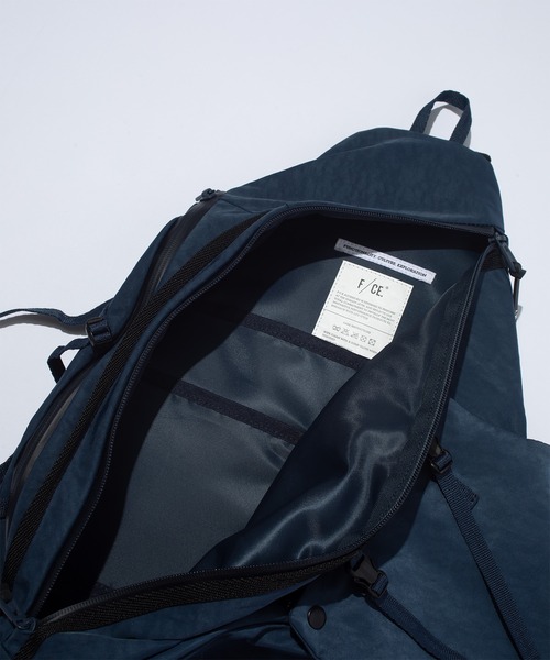 F/CE. （エフシーイー）の「F/CE. TEXTURED TWILL 3 POINTS SLINGER BAG / エフシーイー テクスチャードツイル 3ポイント スリンガーバッグ（ショルダーバッグ・メンズ・ブラック/ネイビー・FREE）」の13枚目の写真