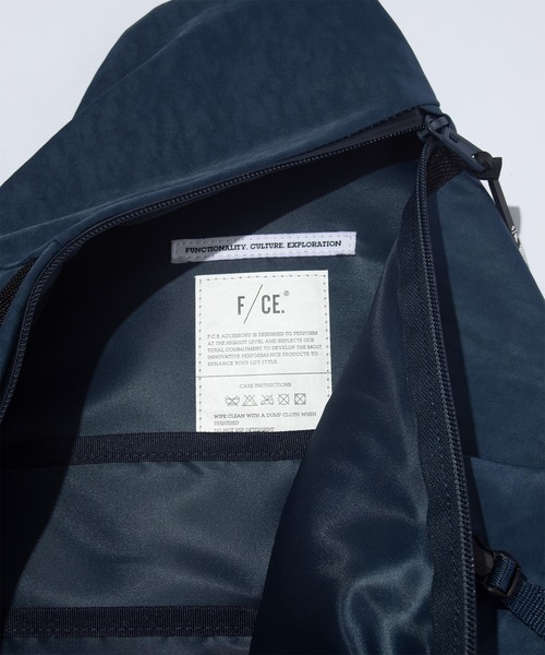 F/CE. （エフシーイー）の「F/CE. TEXTURED TWILL 3 POINTS SLINGER BAG / エフシーイー テクスチャードツイル 3ポイント スリンガーバッグ（ショルダーバッグ・メンズ・ブラック/ネイビー・FREE）」の15枚目の写真