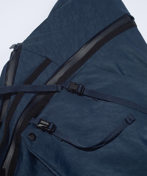 F/CE. （エフシーイー）の「F/CE. TEXTURED TWILL 3 POINTS SLINGER BAG / エフシーイー テクスチャードツイル 3ポイント スリンガーバッグ（ショルダーバッグ・メンズ・ブラック/ネイビー・FREE）」の5枚目の写真