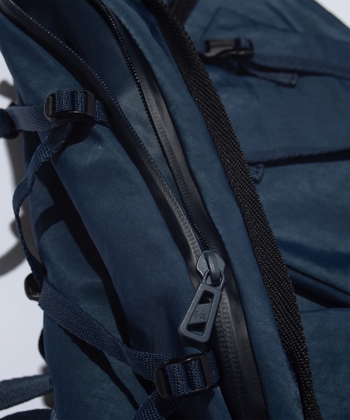 F/CE. （エフシーイー）の「F/CE. TEXTURED TWILL 3 POINTS SLINGER BAG / エフシーイー テクスチャードツイル 3ポイント スリンガーバッグ（ショルダーバッグ・メンズ・ブラック/ネイビー・FREE）」の6枚目の写真