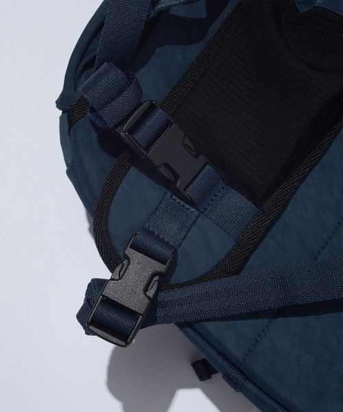 F/CE. （エフシーイー）の「F/CE. TEXTURED TWILL 3 POINTS SLINGER BAG / エフシーイー テクスチャードツイル 3ポイント スリンガーバッグ（ショルダーバッグ・メンズ・ブラック/ネイビー・FREE）」の16枚目の写真