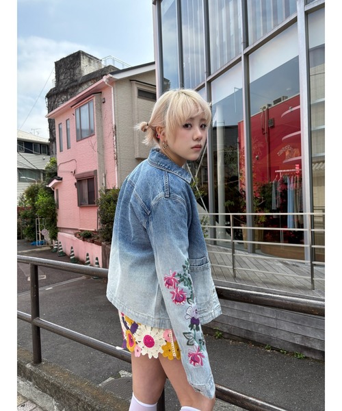 Desigual（デシグアル）の「カラフル花柄刺繍 グラデーションデニムジャケット 2026年春夏 新作（デニムジャケット・レディース・ブルー・L/M/S/XS/XL）」の6枚目の写真