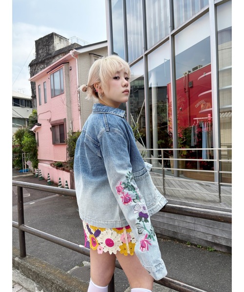 Desigual（デシグアル）の「カラフル花柄刺繍 グラデーションデニムジャケット 2026年春夏 新作（デニムジャケット・レディース・ブルー・L/M/S/XS/XL）」の7枚目の写真