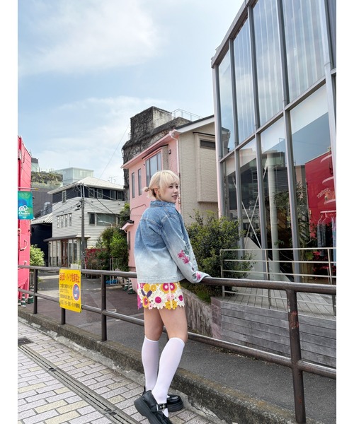 Desigual（デシグアル）の「カラフル花柄刺繍 グラデーションデニムジャケット 2026年春夏 新作（デニムジャケット・レディース・ブルー・L/M/S/XS/XL）」の11枚目の写真