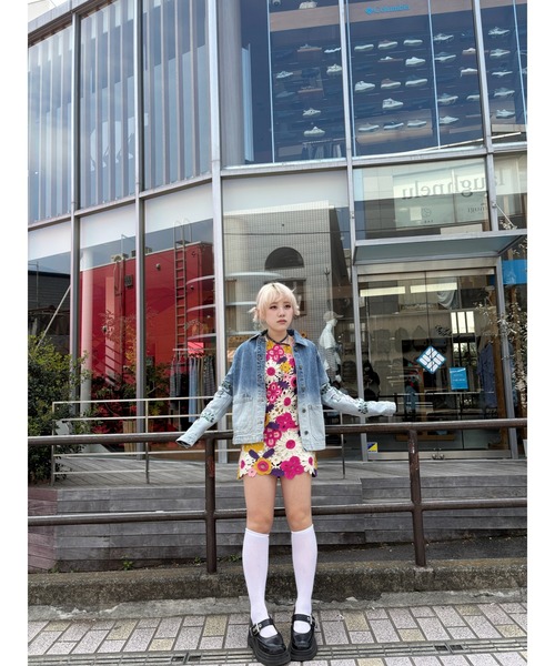 Desigual（デシグアル）の「カラフル花柄刺繍 グラデーションデニムジャケット 2026年春夏 新作（デニムジャケット・レディース・ブルー・L/M/S/XS/XL）」の12枚目の写真