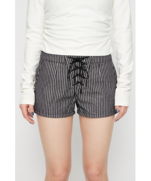 LAGUA GEM（ラグアジェム）の「STRIPE LACE UP ショートパンツ（その他パンツ・レディース・ブラック/ホワイト/ブラウン・X-SMALL/SMALL/MEDIUM）」の2枚目の写真