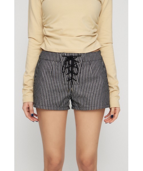 LAGUA GEM（ラグアジェム）の「STRIPE LACE UP ショートパンツ（その他パンツ・レディース・ブラック/ホワイト/ブラウン・X-SMALL/SMALL/MEDIUM）」の4枚目の写真