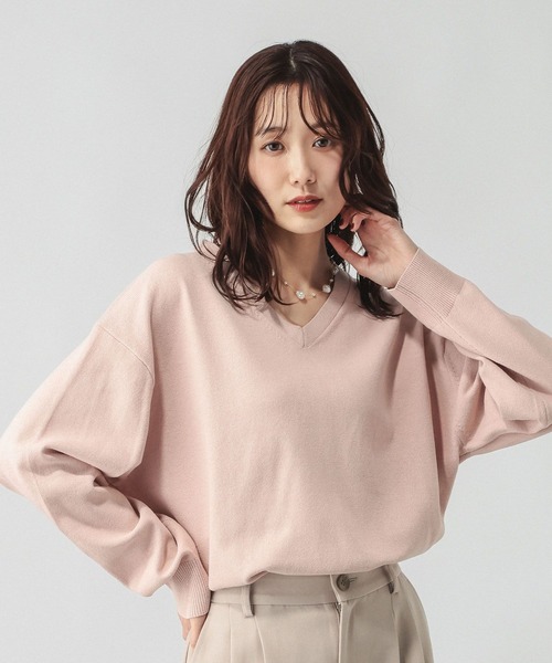 GLOBAL WORK（グローバルワーク）の「ドライタッチVネックプルオーバー長袖/634083（ニット/セーター・レディース・ブラック/アイボリー/レッド系4/ライトグレー/グリーン系3/ライトイエロー/ブラウン/ライトピンク・MEDIUM/LARGE）」の7枚目の写真