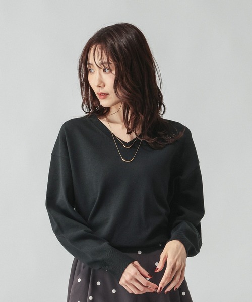 GLOBAL WORK（グローバルワーク）の「ドライタッチVネックプルオーバー長袖/634083（ニット/セーター・レディース・ブラック/アイボリー/レッド系4/ライトグレー/グリーン系3/ライトイエロー/ブラウン/ライトピンク・MEDIUM/LARGE）」の2枚目の写真