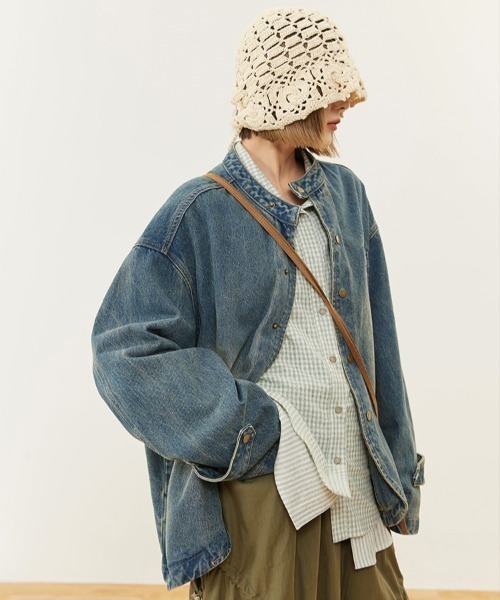 LAC-VERT（ラック・ヴェール）の「古着風ノーカラーデニムアウター（デニムジャケット・レディース・ブルー・LARGE/MEDIUM）」の4枚目の写真