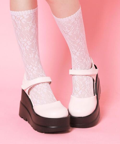 cs T&P(シーエスティーアンドピー)の「厚底ストラップパンプス(パンプス・レディース・ブラック系8/ブラック/アイボリー・LL/L/M/S)」の2枚目の写真