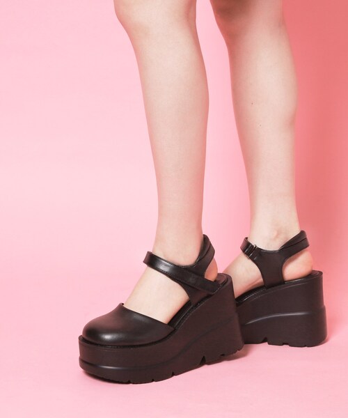 cs T&P(シーエスティーアンドピー)の「厚底ストラップパンプス(パンプス・レディース・ブラック系8/ブラック/アイボリー・LL/L/M/S)」の17枚目の写真