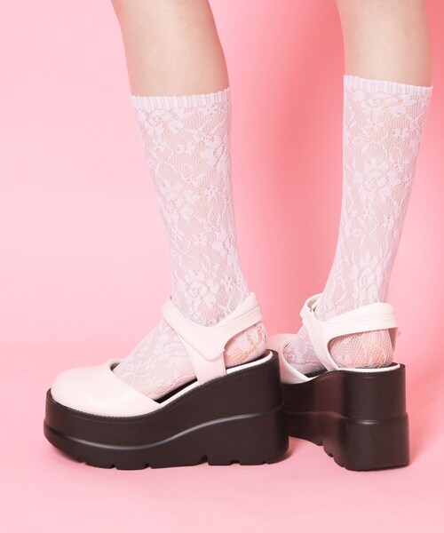cs T&P(シーエスティーアンドピー)の「厚底ストラップパンプス(パンプス・レディース・ブラック系8/ブラック/アイボリー・LL/L/M/S)」の19枚目の写真
