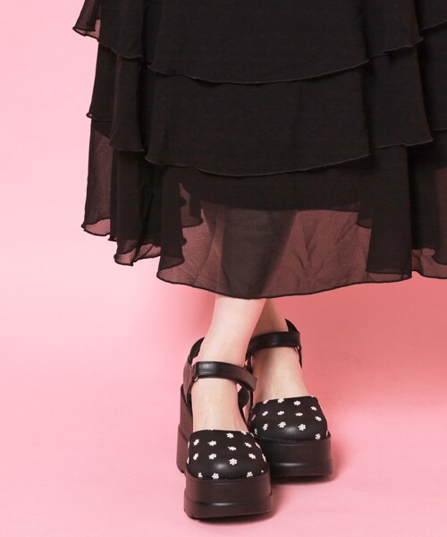 cs T&P(シーエスティーアンドピー)の「厚底ストラップパンプス(パンプス・レディース・ブラック系8/ブラック/アイボリー・LL/L/M/S)」の22枚目の写真