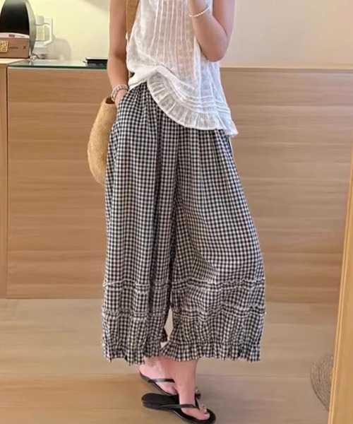 meJane(ミージェーン)の「ギンガムチェック クロップドフリルパンツ(その他パンツ・レディース・ブラック系・L/M/S)」の2枚目の写真