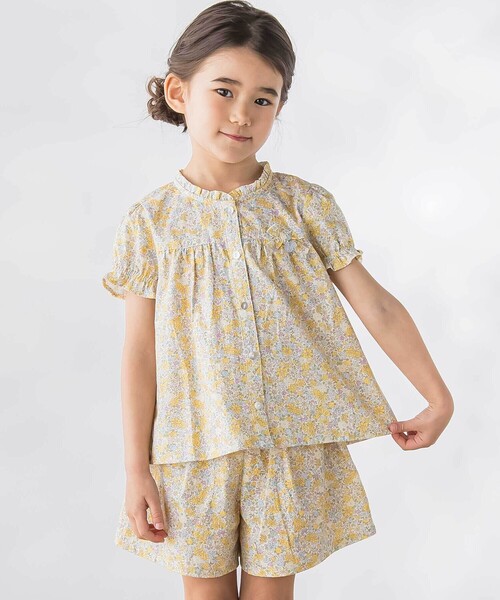 BeBe Petits Pois Vert（ベベプチポワヴェール）の「【店舗限定】花柄ブラウス＋ショートパンツセットアップ(95～150㎝)（セットアップ・キッズ・イエロー系その他/ピンク系その他・95cm/150cm/120cm/130cm/140cm/110cm/100cm）」の2枚目の写真