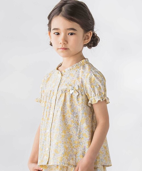 BeBe Petits Pois Vert（ベベプチポワヴェール）の「【店舗限定】花柄ブラウス＋ショートパンツセットアップ(95～150㎝)（セットアップ・キッズ・イエロー系その他/ピンク系その他・95cm/150cm/120cm/130cm/140cm/110cm/100cm）」の4枚目の写真