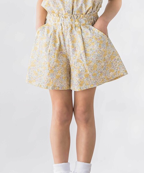 BeBe Petits Pois Vert（ベベプチポワヴェール）の「【店舗限定】花柄ブラウス＋ショートパンツセットアップ(95～150㎝)（セットアップ・キッズ・イエロー系その他/ピンク系その他・95cm/150cm/120cm/130cm/140cm/110cm/100cm）」の5枚目の写真