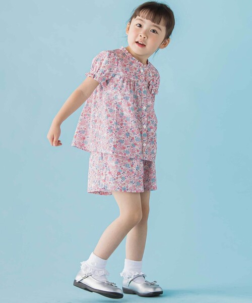 BeBe Petits Pois Vert（ベベプチポワヴェール）の「【店舗限定】花柄ブラウス＋ショートパンツセットアップ(95～150㎝)（セットアップ・キッズ・イエロー系その他/ピンク系その他・95cm/150cm/120cm/130cm/140cm/110cm/100cm）」の8枚目の写真
