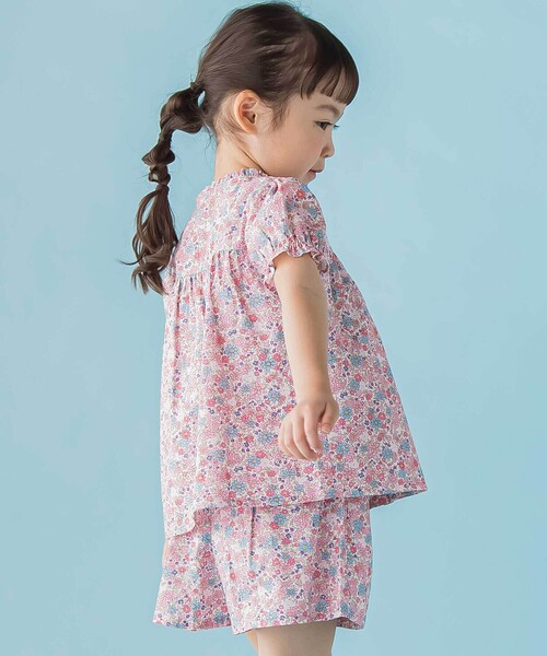 BeBe Petits Pois Vert（ベベプチポワヴェール）の「【店舗限定】花柄ブラウス＋ショートパンツセットアップ(95～150㎝)（セットアップ・キッズ・イエロー系その他/ピンク系その他・95cm/150cm/120cm/130cm/140cm/110cm/100cm）」の10枚目の写真