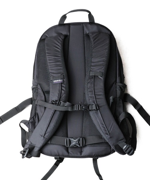 Gramicci（グラミチ）の「【GRAMICCI】DAY PACK 25L（ショルダーバッグ・メンズ・オリーブ/ブラック・FREE）」の3枚目の写真