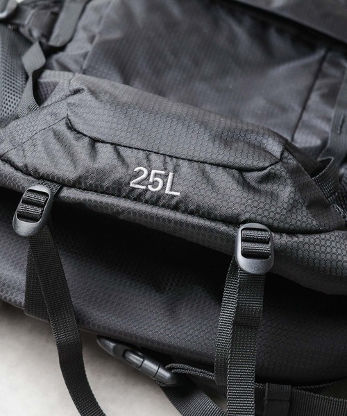 Gramicci（グラミチ）の「【GRAMICCI】DAY PACK 25L（ショルダーバッグ・メンズ・オリーブ/ブラック・FREE）」の5枚目の写真