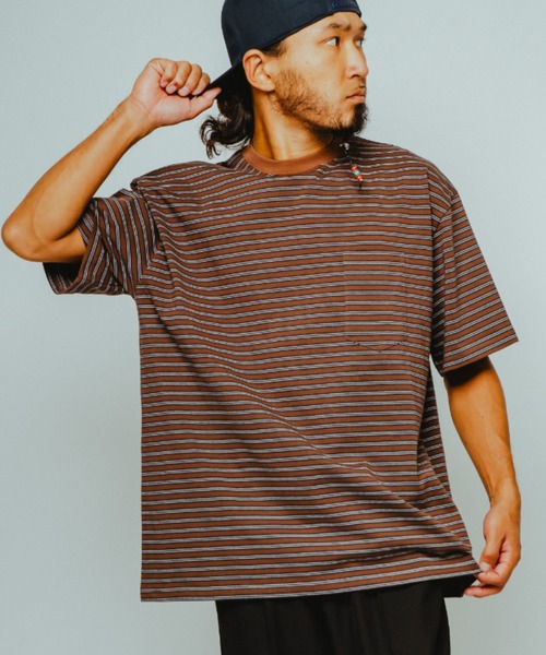 BIG MIKE（ビッグマイク）の「BIG MIKE ビックマイク / ボーダー サングラスポケット 半袖 Tシャツ //// 102628590（Tシャツ/カットソー・メンズ・サンドベージュ/ブラウン系その他/グレー×ホワイト/チャコール・MEDIUM/X-LARGE/LARGE）」の3枚目の写真