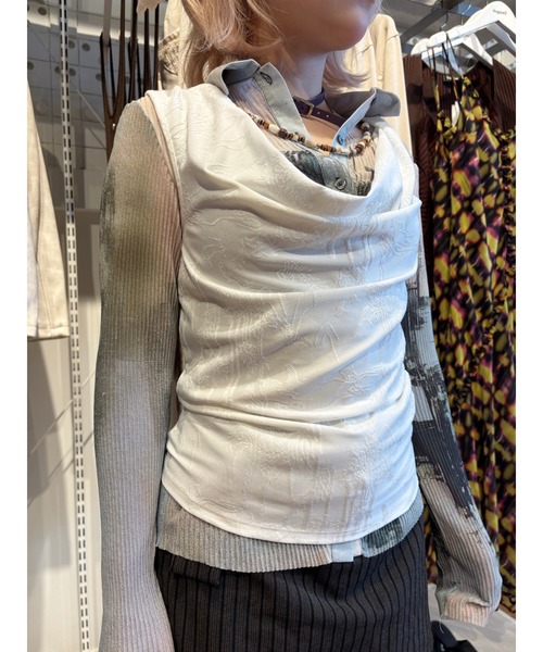 Desigual(デシグアル)の「カウルネックネックレス付きノースリーブ(Tシャツ/カットソー・レディース・ホワイト・XS/S/M/L/XL)」の9枚目の写真
