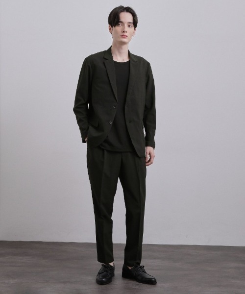 tk.TAKEO KIKUCHI（ティーケータケオキクチ）の「【上下2点セットアップ】AIRY DRY アソートセットアップ 吸水速乾/UVカット/マシーンウォッシャブル/ノーカラージャケット/シングルジャケット/ワイドテーパードパンツ（セットアップ・メンズ・ネイビー系/ブラック/ブラック系/ベージュ系/ネイビー/ベージュ・02/03/04/01）」の2枚目の写真