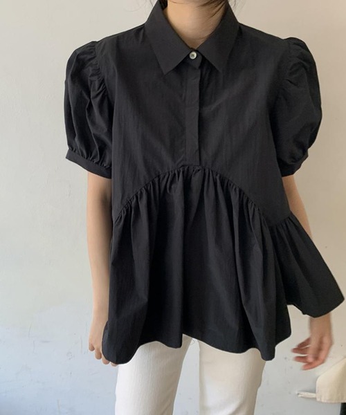 by LEGNA(バイレグナ)の「パフスリーブペプラムブラウス(シャツ/ブラウス・レディース・ブラック/ホワイト・MEDIUM/LARGE)」の2枚目の写真