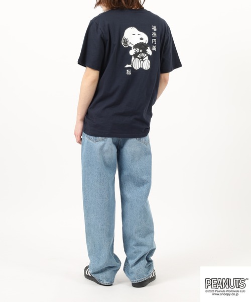 PEANUTS(ピーナッツ)の「PEANUTS スヌーピー柄プリント天竺Tシャツ 半袖(Tシャツ/カットソー・メンズ・ネイビー/オフホワイト・L/M/LL)」の6枚目の写真