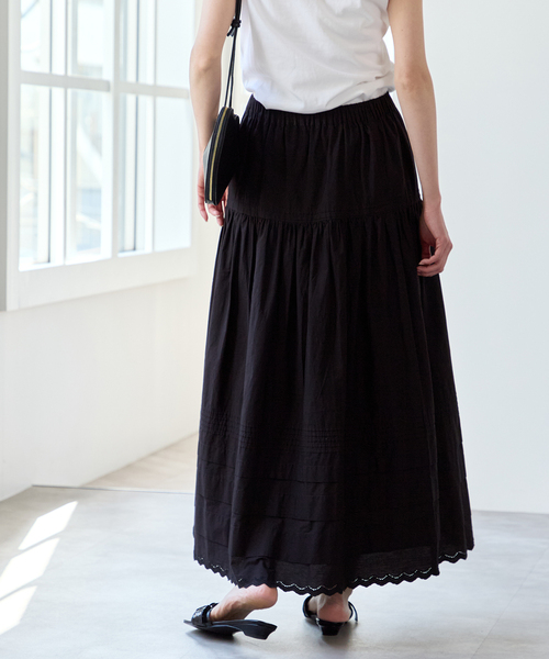 U by SPICK&SPAN（ユーバイスピックアンドスパン）の「コットンポプリンタックフレアスカート（スカート・レディース・ブラック/ホワイト・FREE）」の4枚目の写真