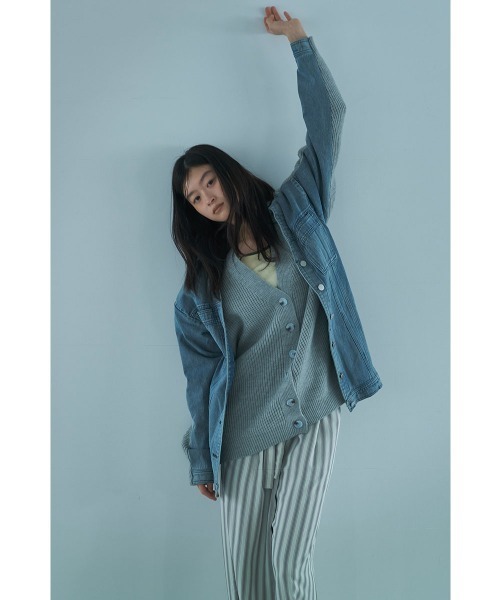 marjour（マージュール）の「LAYERED DENIM KNIT CARDIGAN（カーディガン/ボレロ・レディース・ブラック/グレー・M）」の6枚目の写真