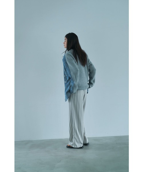 marjour（マージュール）の「LAYERED DENIM KNIT CARDIGAN（カーディガン/ボレロ・レディース・ブラック/グレー・M）」の21枚目の写真