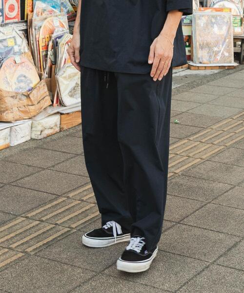 URBAN RESEARCH（アーバンリサーチ）の「Wide Dad　BREEZY TECH EASY PANTS（その他パンツ・メンズ・ブラック/ネイビー・1/2）」の6枚目の写真