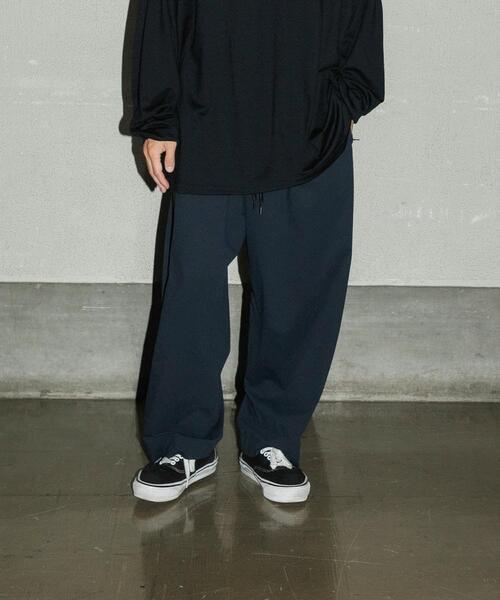 URBAN RESEARCH（アーバンリサーチ）の「Wide Dad　BREEZY TECH EASY PANTS（その他パンツ・メンズ・ブラック/ネイビー・1/2）」の14枚目の写真