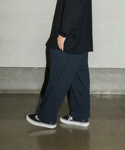 URBAN RESEARCH（アーバンリサーチ）の「Wide Dad　BREEZY TECH EASY PANTS（その他パンツ・メンズ・ブラック/ネイビー・1/2）」の15枚目の写真