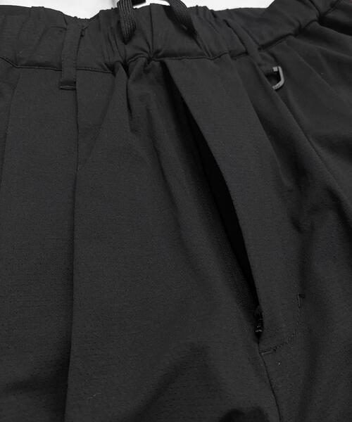 URBAN RESEARCH（アーバンリサーチ）の「Wide Dad　BREEZY TECH EASY PANTS（その他パンツ・メンズ・ブラック/ネイビー・1/2）」の7枚目の写真