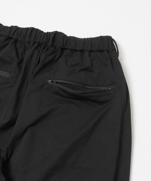 URBAN RESEARCH（アーバンリサーチ）の「Wide Dad　BREEZY TECH EASY PANTS（その他パンツ・メンズ・ブラック/ネイビー・1/2）」の8枚目の写真