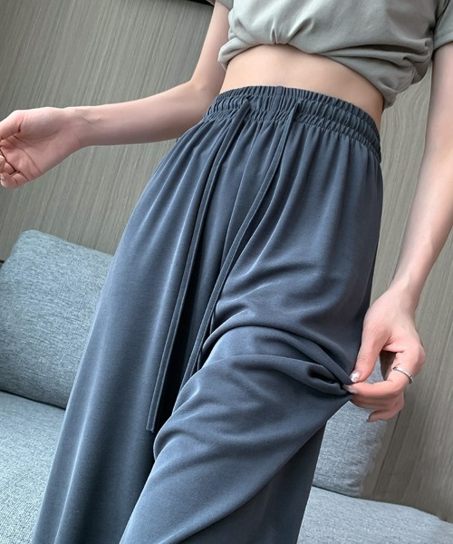 SEU(エスイーユー)の「速乾×洗える|接触冷感風 ゆったり とろみ素材 ハイウエスト 美脚ワイドパンツ オフィスカジュアル レディース韓国風 きれいめカジュアル(スウェットパンツ・レディース・チャコール/ホワイト/ブラック・M/L)」の14枚目の写真