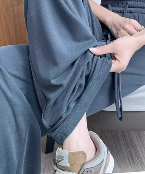 SEU(エスイーユー)の「速乾×洗える|接触冷感風 ゆったり とろみ素材 ハイウエスト 美脚ワイドパンツ オフィスカジュアル レディース韓国風 きれいめカジュアル(スウェットパンツ・レディース・チャコール/ホワイト/ブラック・M/L)」の15枚目の写真