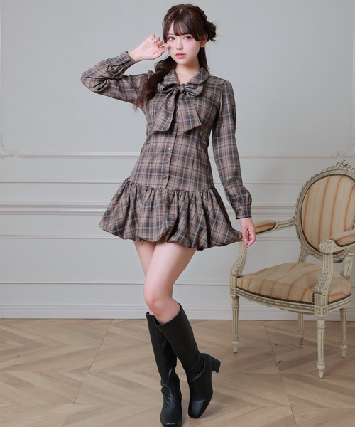 Anely（アネリー）の「Anely チェック柄 ボウタイリボン ティアード ミニワンピース（ワンピース・レディース・ブラウン/ブラック・FREE）」の18枚目の写真