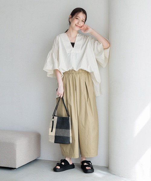 studio CLIP(スタディオクリップ)の「コットンリネン袖ギャザーVネックブラウス(Tシャツ/カットソー・レディース・クリーム/ライトブルー/オレンジ・FREE)」の9枚目の写真