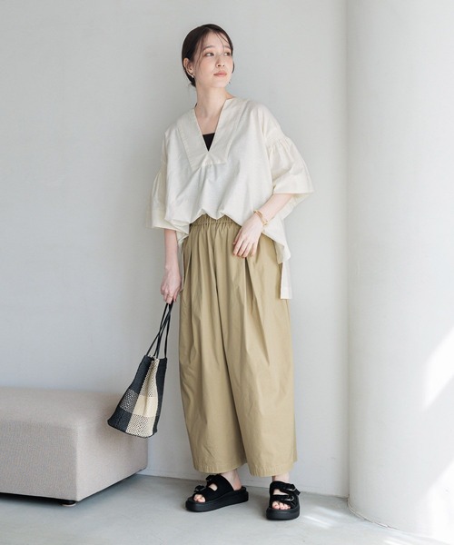 studio CLIP(スタディオクリップ)の「コットンリネン袖ギャザーVネックブラウス(Tシャツ/カットソー・レディース・クリーム/ライトブルー/オレンジ・FREE)」の10枚目の写真